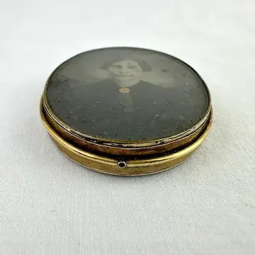 Family Photos & Mourning Brooches 14k Gold, Daguerreotype, Tintypes
