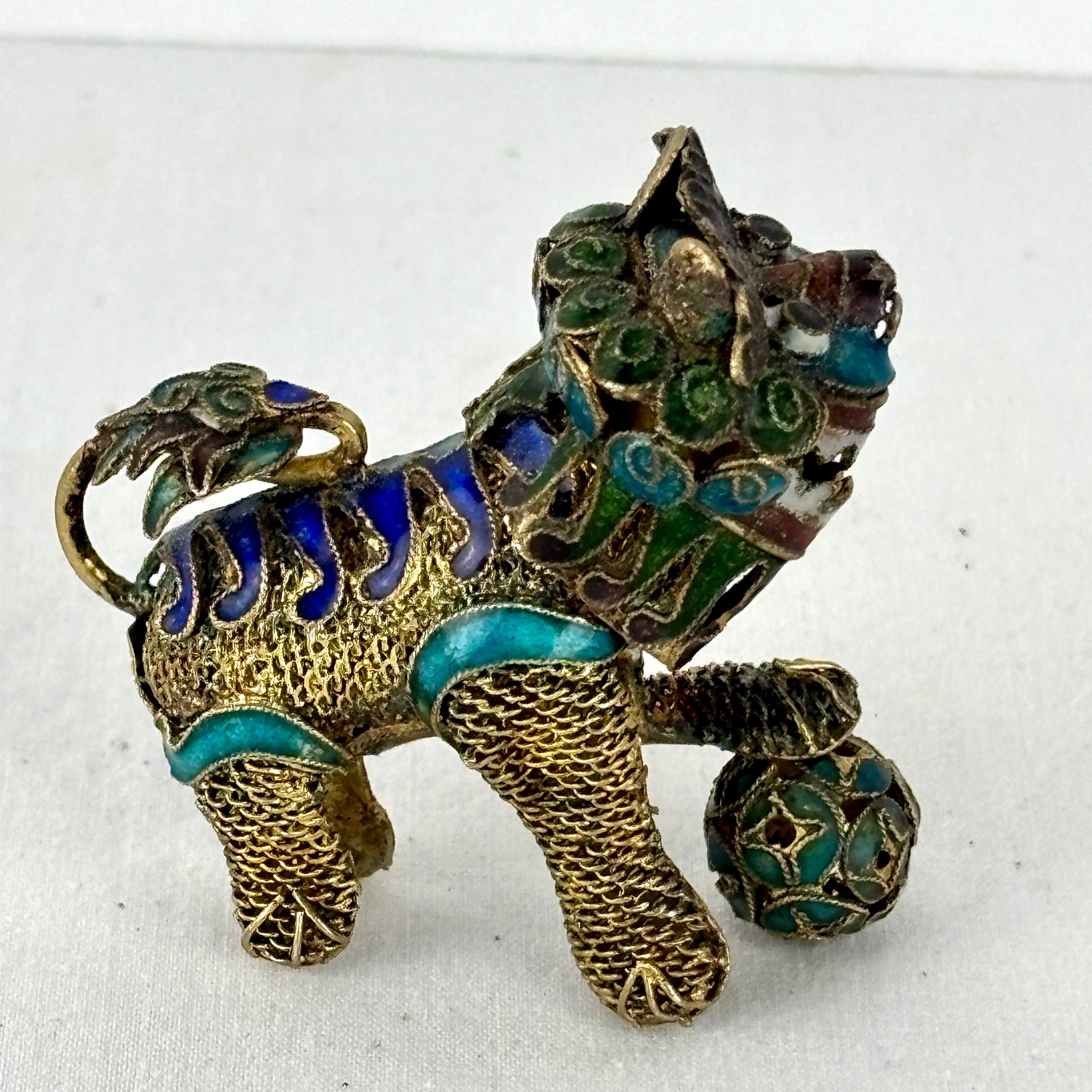 Early 20th‑Century Chinese Cloisonné Guardian Lions • Rotating Heads & Spinning Balls • Miniature Filigree Pair