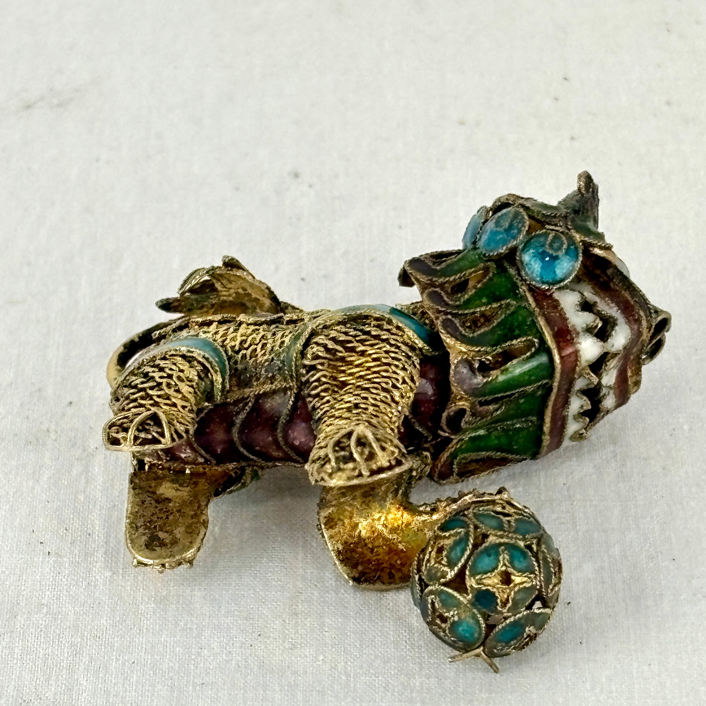 Early 20th‑Century Chinese Cloisonné Guardian Lions • Rotating Heads & Spinning Balls • Miniature Filigree Pair