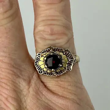 Vintage 10k Gold Filigree Garnet Ring