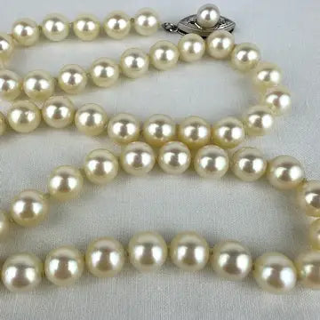 Vintage Hand Knotted Pearl Choker Necklace with 14k Gold Clasp