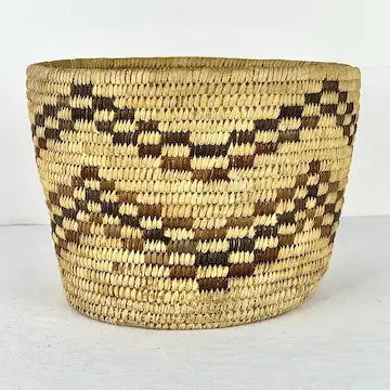 Vintage Handwoven Native American Pima Basket with Zig zag Pattern