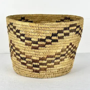 Vintage Handwoven Native American Pima Basket with Zig zag Pattern
