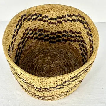 Vintage Handwoven Native American Pima Basket with Zig zag Pattern