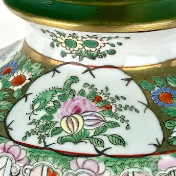 Vintage Porcelain Chinese Famille Rose Medallion Table Lamp