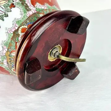 Vintage Porcelain Chinese Famille Rose Medallion Table Lamp