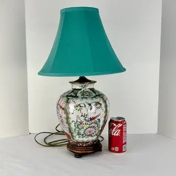 Vintage Porcelain Chinese Famille Rose Medallion Table Lamp